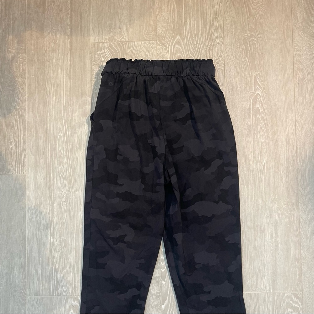 Lululemon Stretch High-Rise Jogger *Full Length size 4 Black Dark Gray Camo - Picture 15 of 16